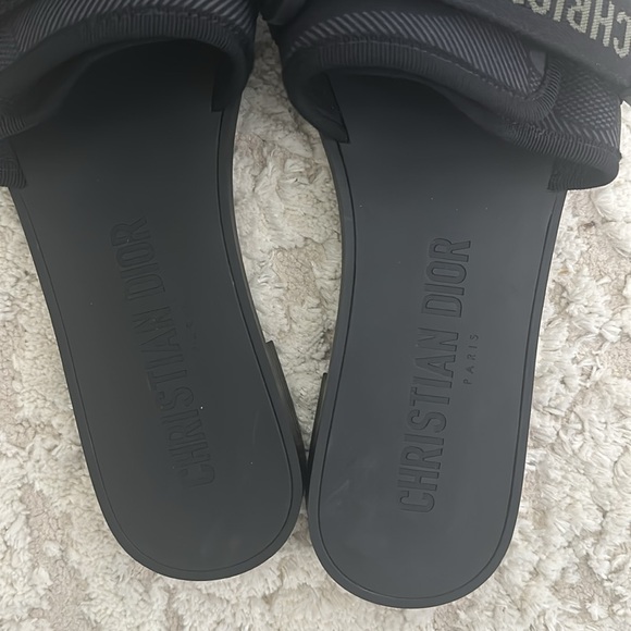 Dior revolution slides - Picture 3 of 4